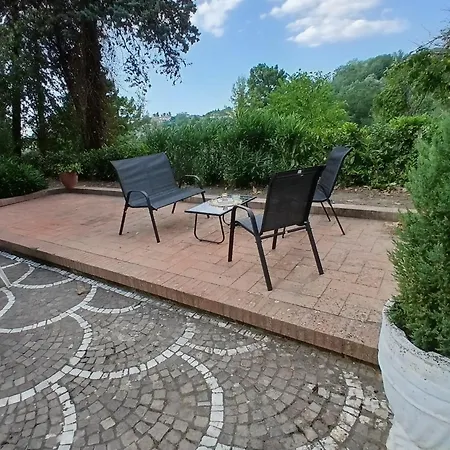 Ombra Dei Pini 住宿加早餐酒店 San Leucio del Sannio